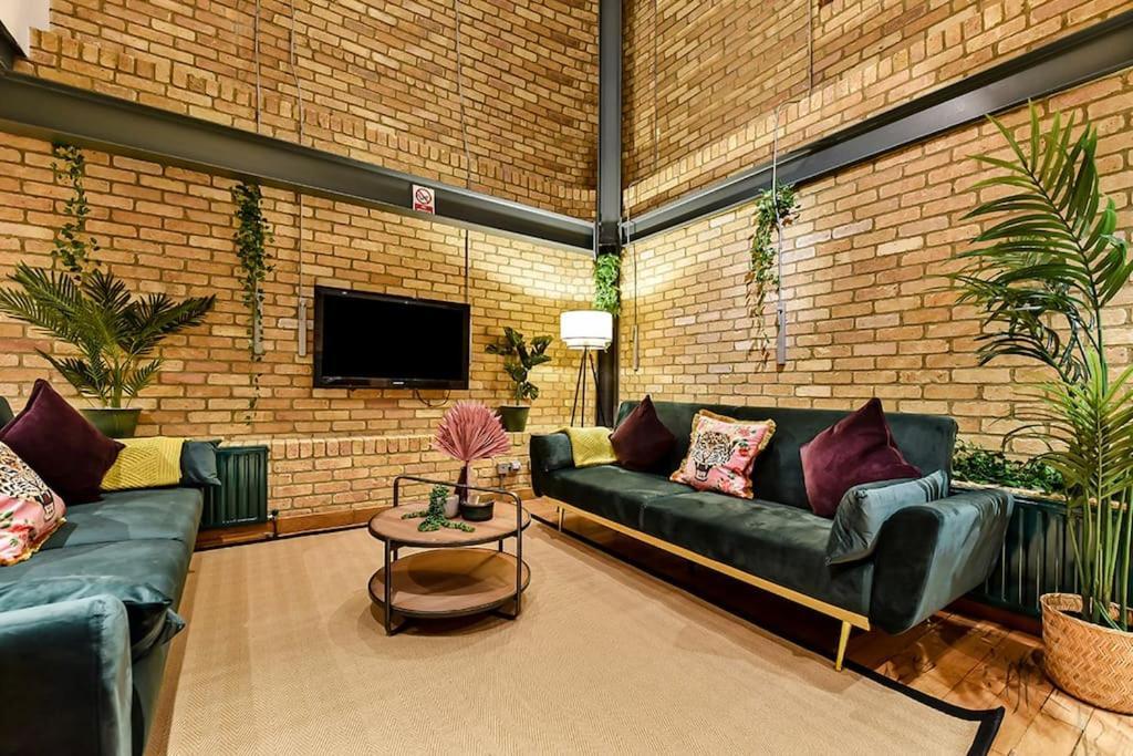 Spacious 2 Bed Urban Jungle Flat, Central London Exterior photo